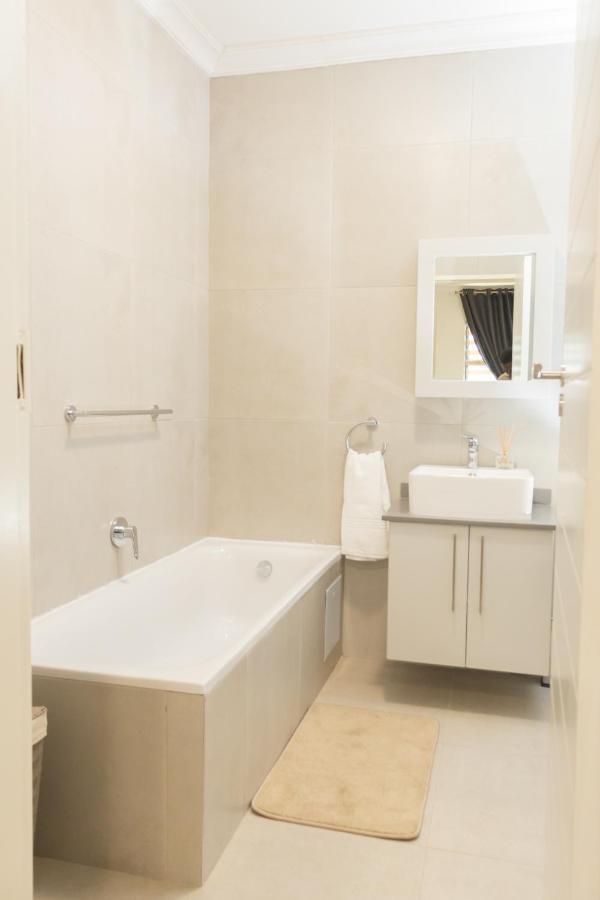 Fumo House Lifestyle Apartments Midrand Luaran gambar