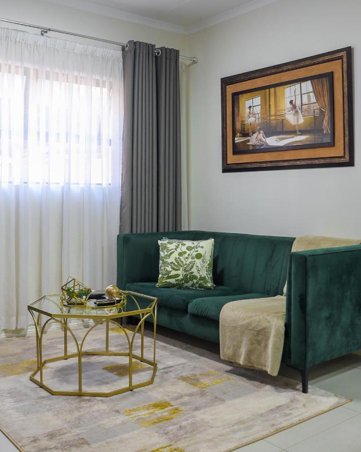 Fumo House Lifestyle Apartments Midrand Luaran gambar